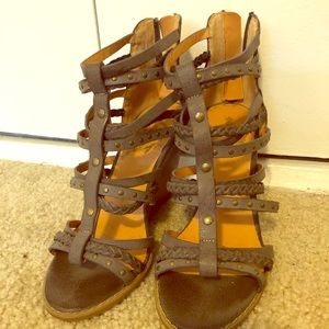 Crown Vintage Wedges